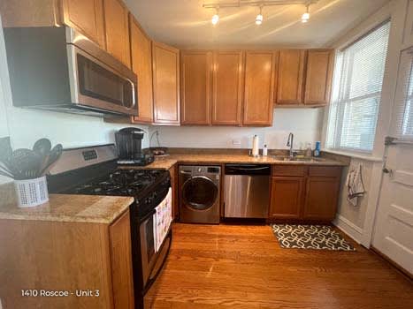 1406 W. Roscoe St. property